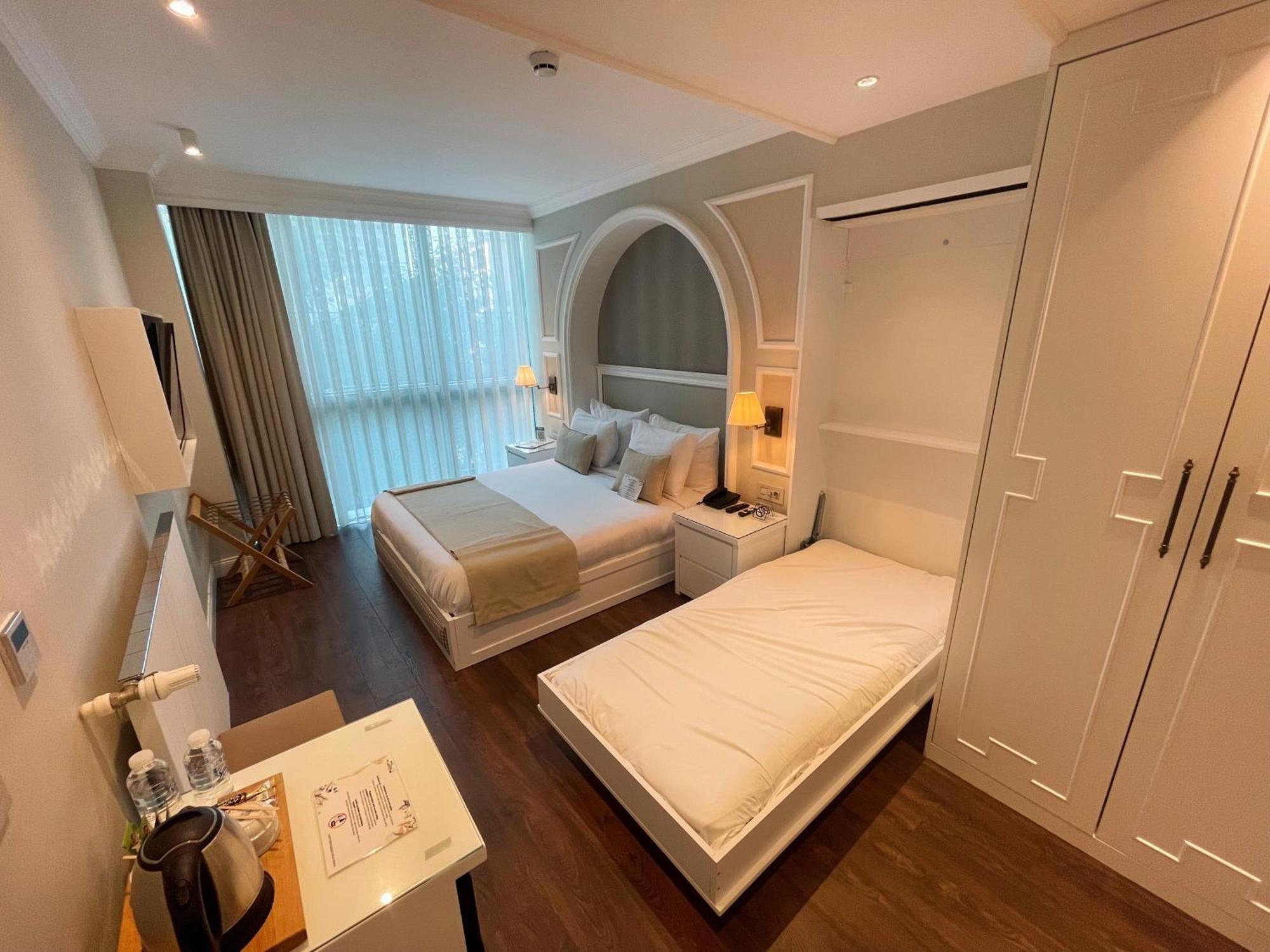 Dbd Hotel Bayrakli Smirne Esterno foto
