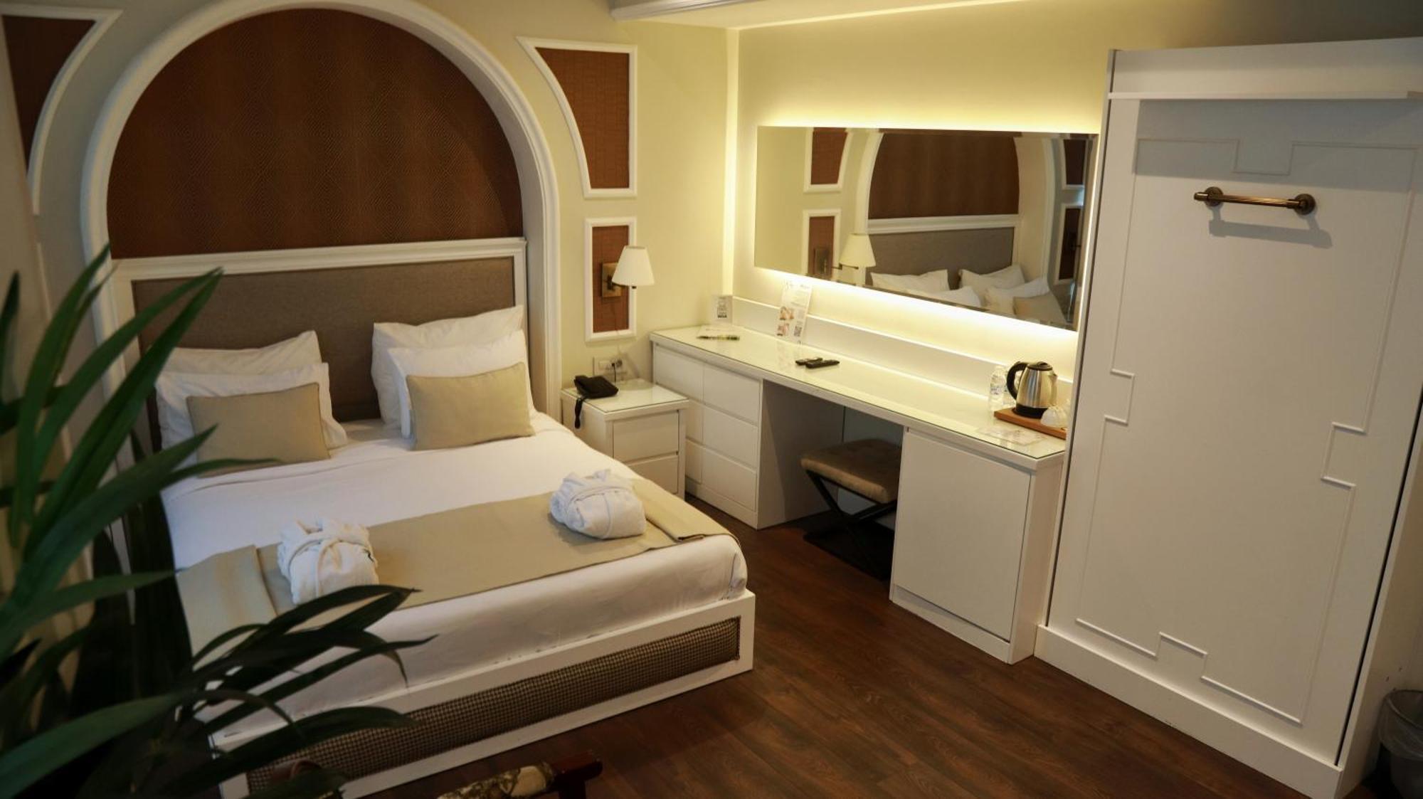 Dbd Hotel Bayrakli Smirne Esterno foto