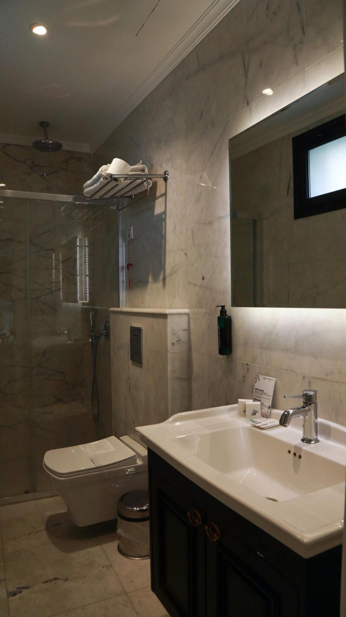 Dbd Hotel Bayrakli Smirne Esterno foto