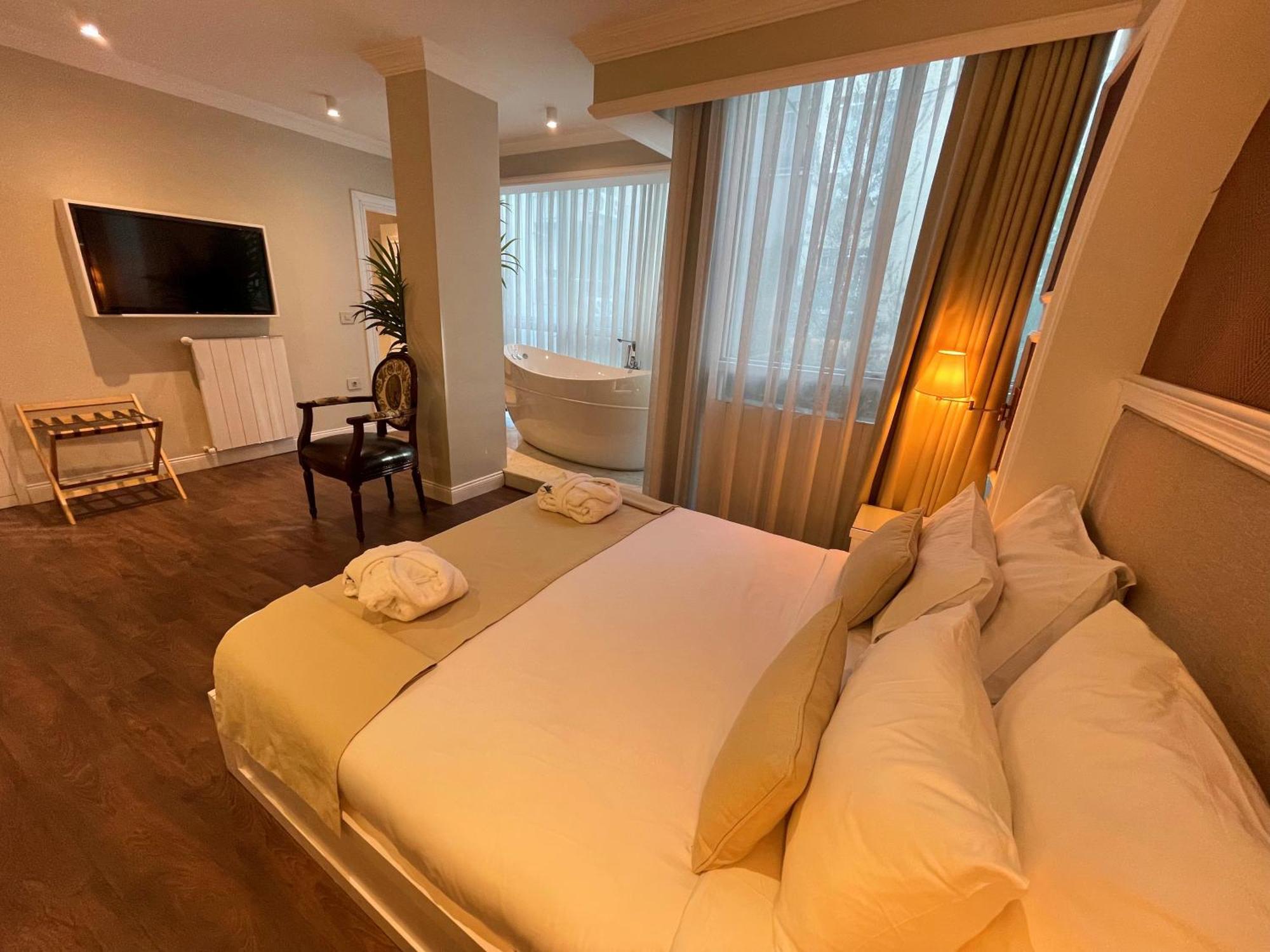 Dbd Hotel Bayrakli Smirne Esterno foto