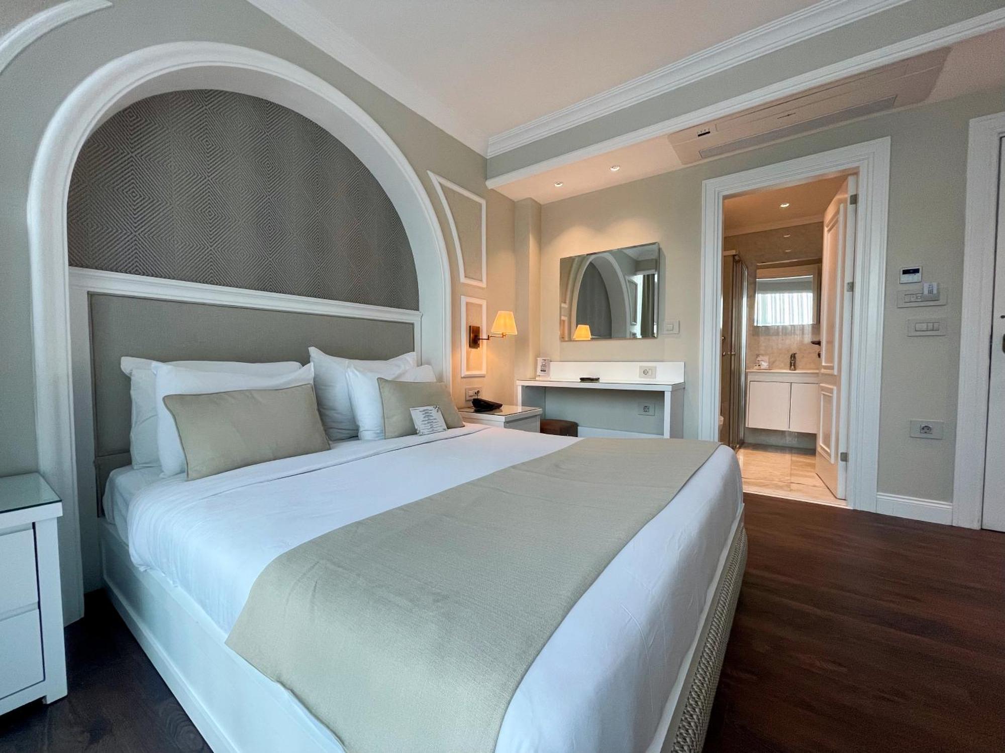 Dbd Hotel Bayrakli Smirne Esterno foto