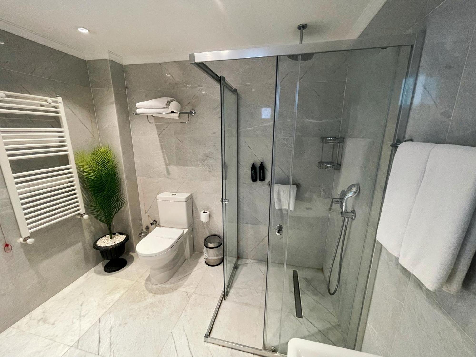 Dbd Hotel Bayrakli Smirne Esterno foto